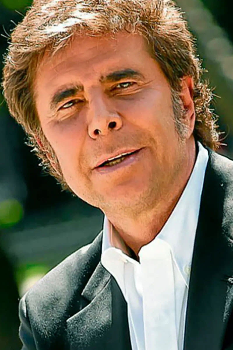 Jorge Martínez as Marcelo Ricciardi in La extraña dama