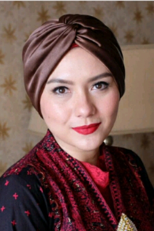 Viona Rosalina as Ratih in Cas Cis Cus