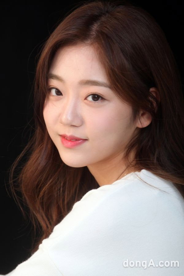 전혜원 as Jung Chae-ran in Our Beloved Summer