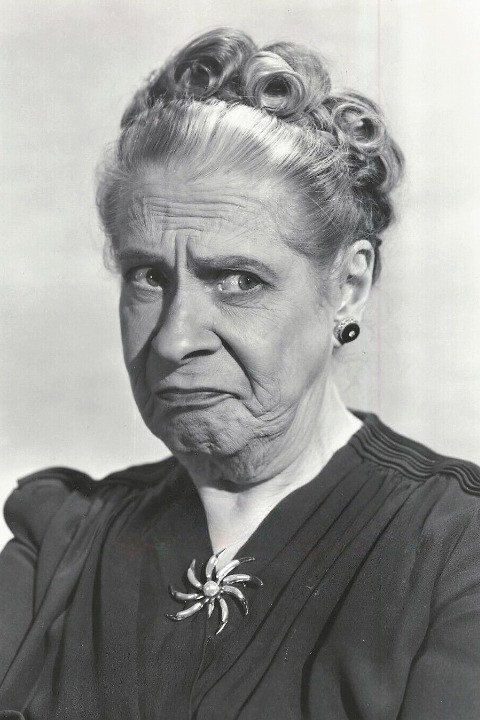 Maude Eburne as Landlady of the 'Boar's Head Inn' in The Princess and the Pirate