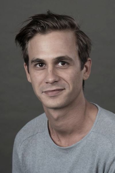 Jéger Zsombor as Arzén, a fia in A hattyú