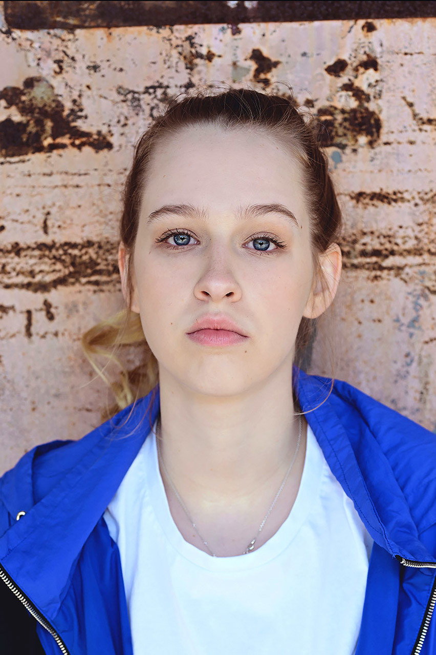 Luise Emilie Tschersich as Viola Bonsant in Zero