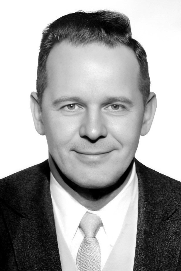 Herbert Wiere as Bumbling Detective (as The Wiere Brothers) in Double Trouble