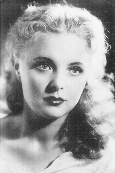 Лилия Юдина as Liza Sinichkina in Behind the Footlights