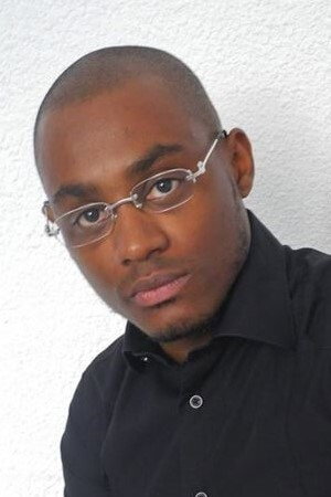 Miguel Furtado as Aristide in Corniche Kennedy