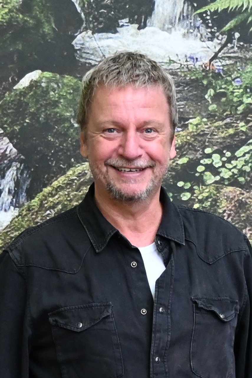 Anton van Stekelenborg as Bing in PéPéTéVé
