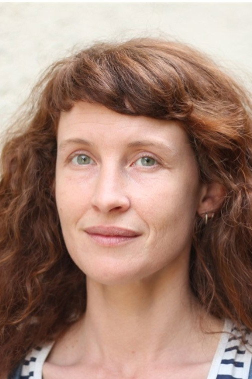 Manue Fleytoux as Lara in Juliette dans son bain