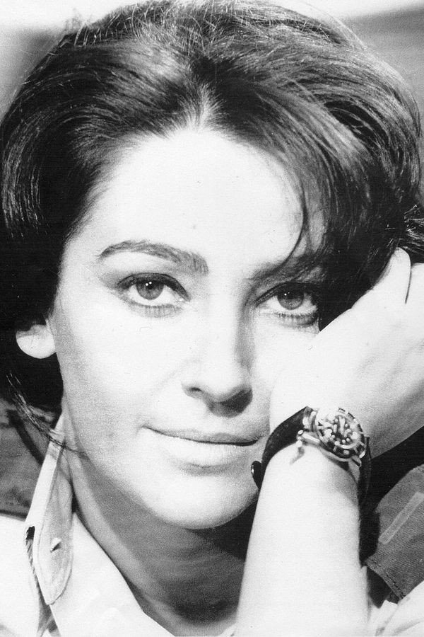 Mavie Bardanzellu as Lucrezia Petroni in The Conspiracy of Torture