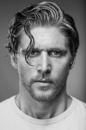 Anastasios Soulis as Alex in Starring Maja