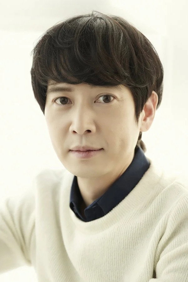 김진 as Yoon Ho-tae in Tomato