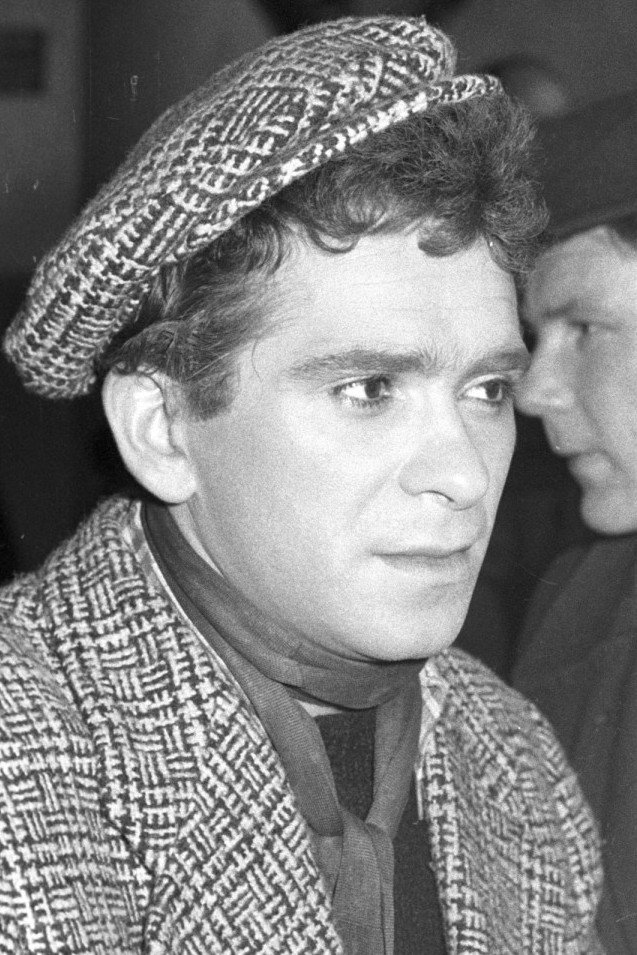 Zygmunt Hobot as Poet in Mistrz tańca
