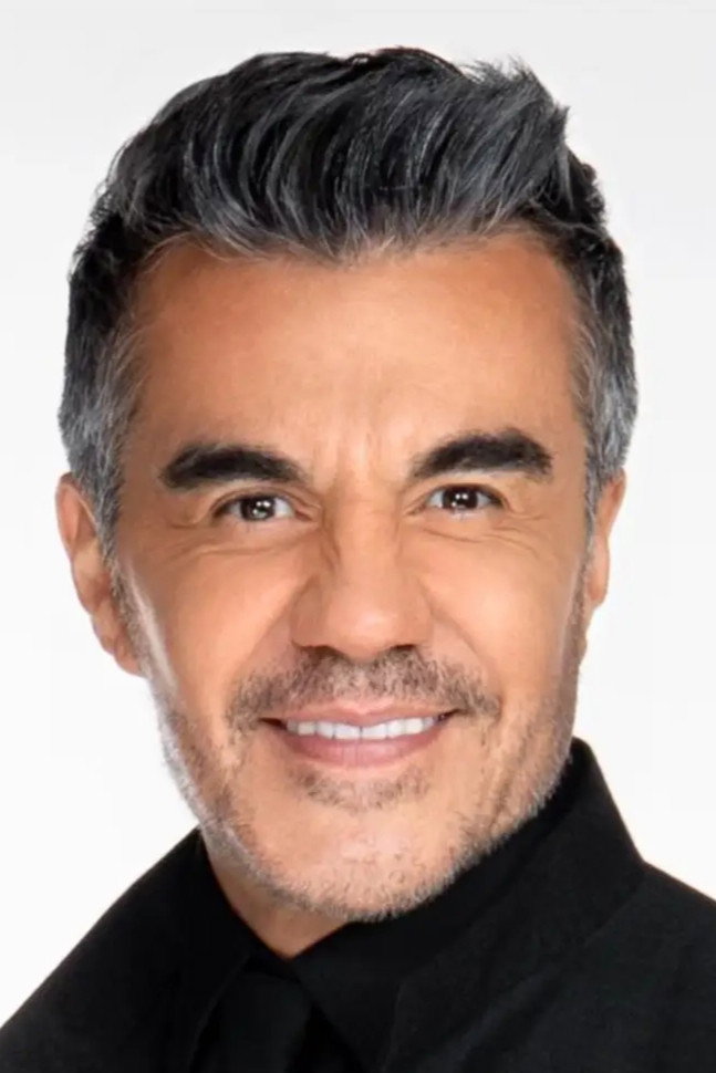Adrián Uribe as Juan "Johnny" Gutiérrez Pérez in Mi corazón es tuyo