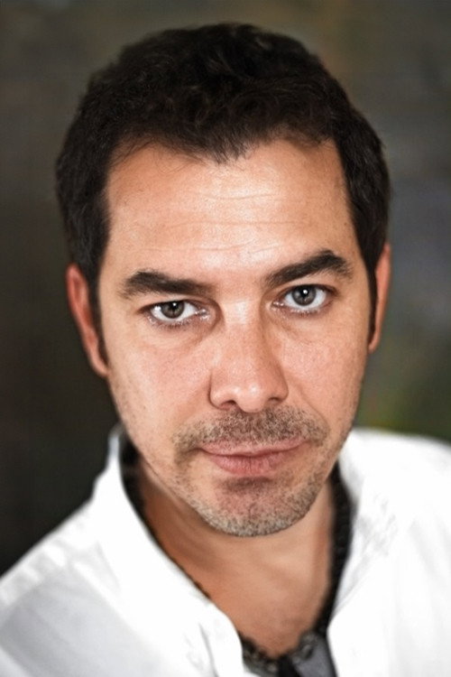 Fikret Kuşkan as Orhan Ertuğrul in Bıçak Sırtı