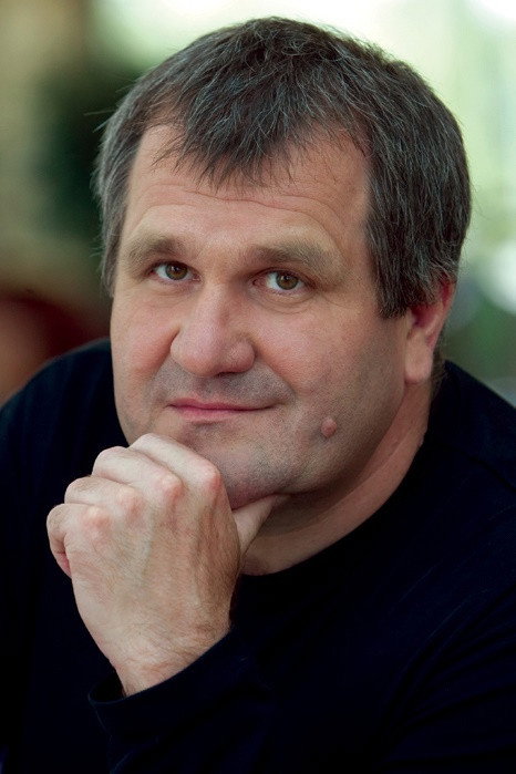 Gazsó György as Béla in The Low and Mighty