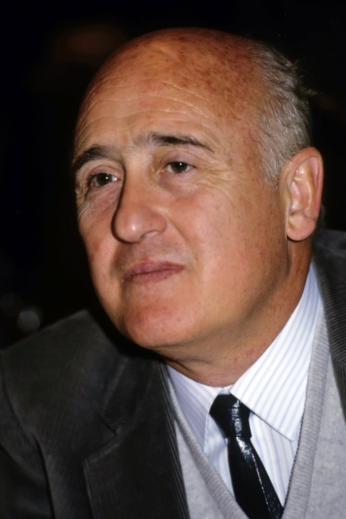 Fernando Chinarro as Florentino in Querido maestro