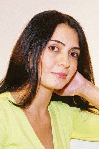 Gülzar Qurbanova as Janna in Incomplete Memories