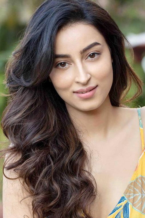 Chandni Sharma as Akanksha "Akku" Awasthi/Kaamna in Kaamnaa
