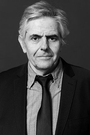 Max Freeman as Човек със слънчеви очила in Inner Voice