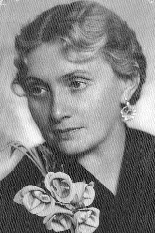 Евгения Мельникова as Соня, мать Саши in Goodbye, Boys!