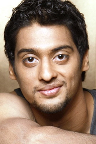 Vijay Victor Jesudoss as Suresh in Naan