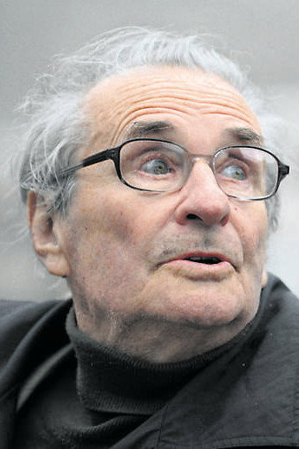 Oleg Reif as Jacques Boulangrines in Podnájem na Champs Ellysèes