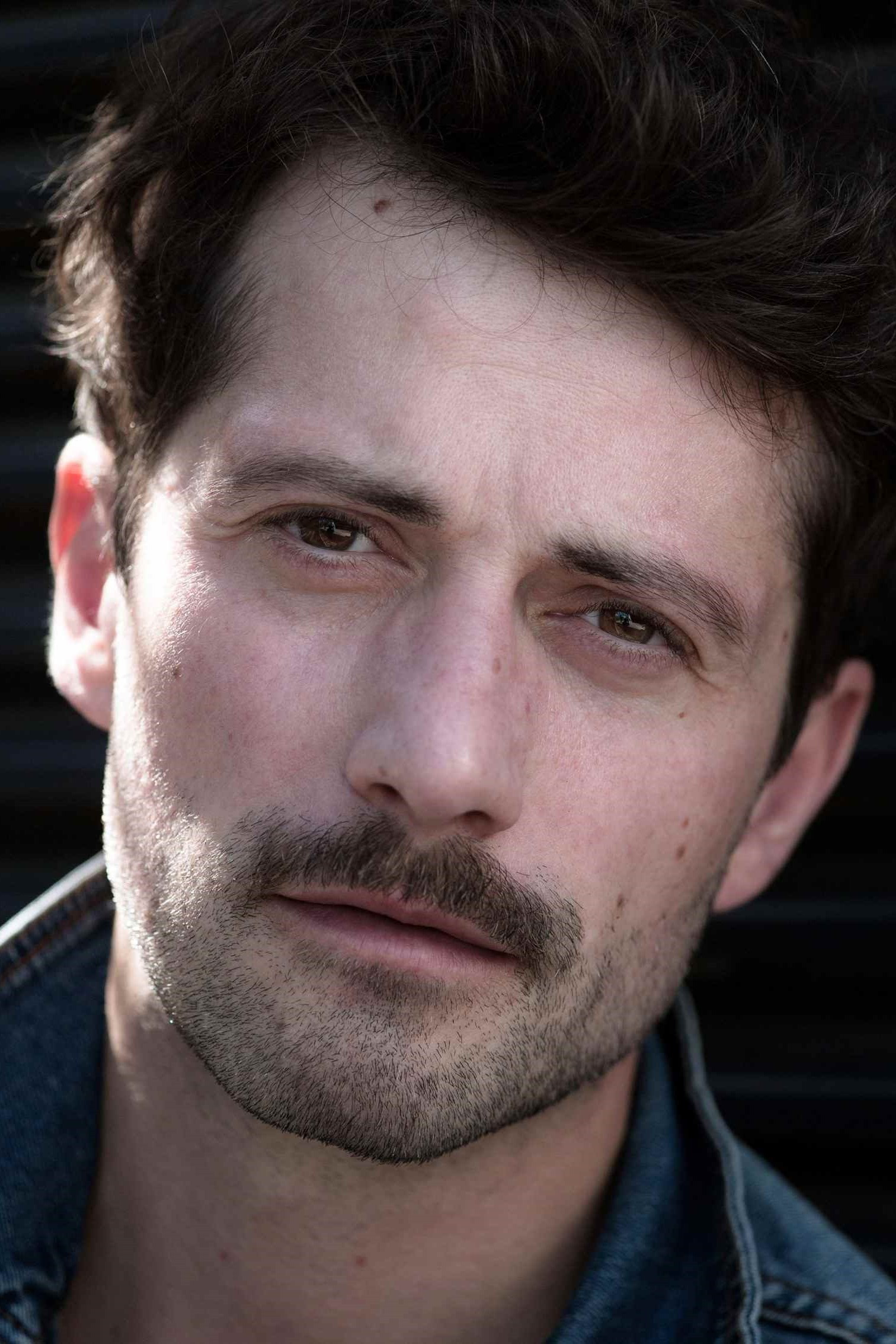 Björn von der Wellen as Jakob in Electric Girl