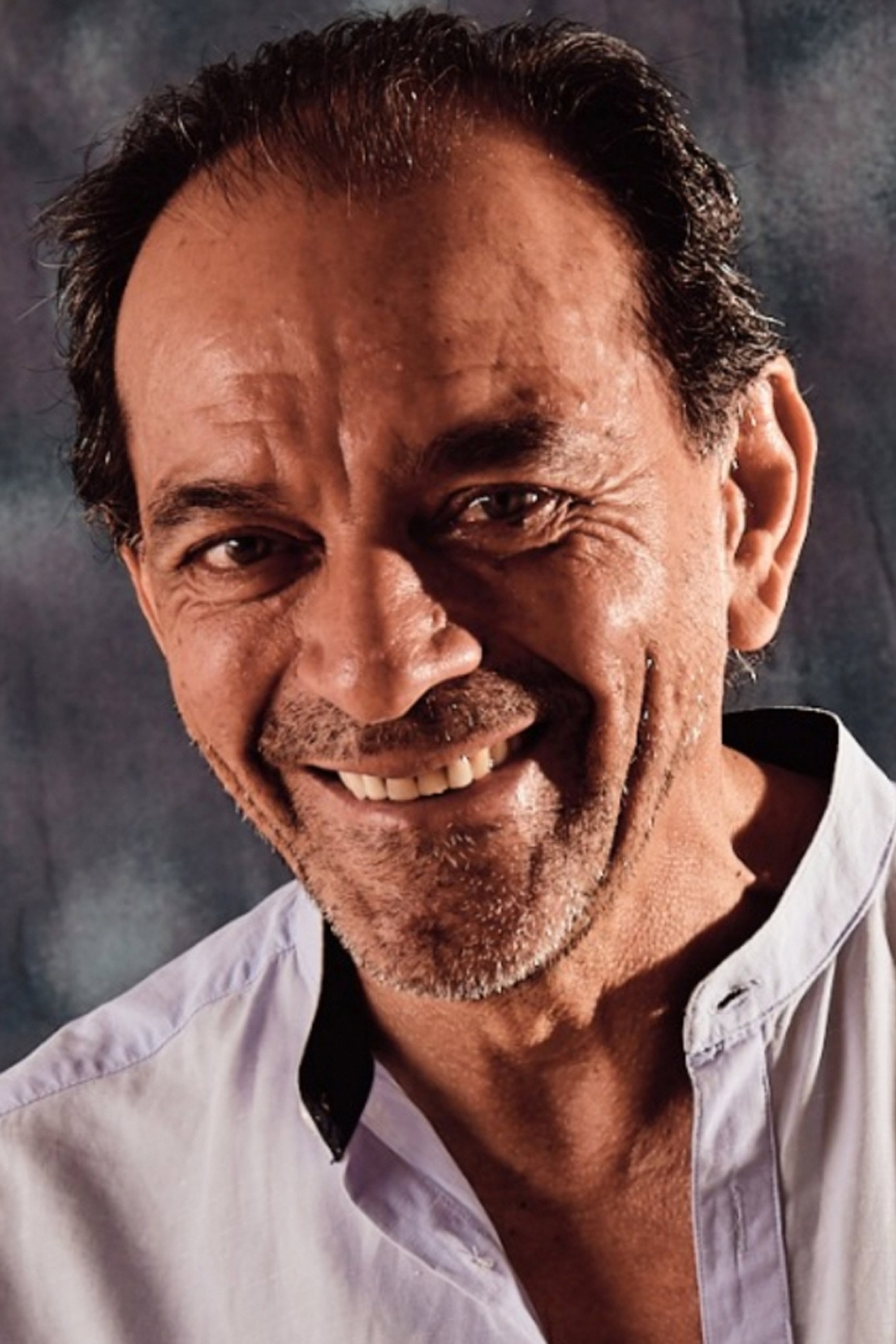 Jorge Prado as Padre Luisa in El cuidado de los otros