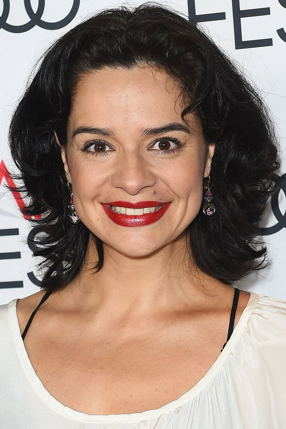 Raquel Karro as Lívia Martins in Todo Dia a Mesma Noite