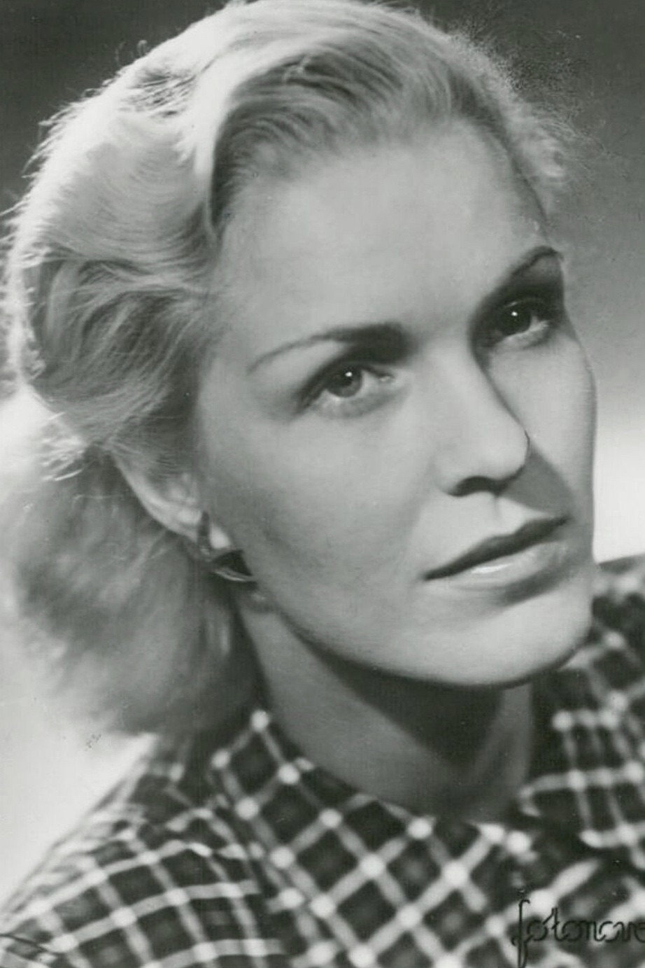 Eva Dahlbeck as Marit in Meeting in the Night