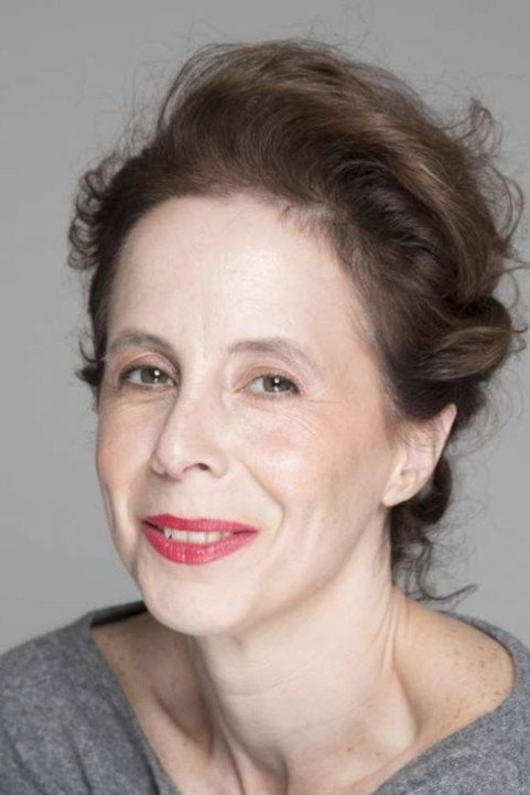 Carolina Politi as Reneé in Corina