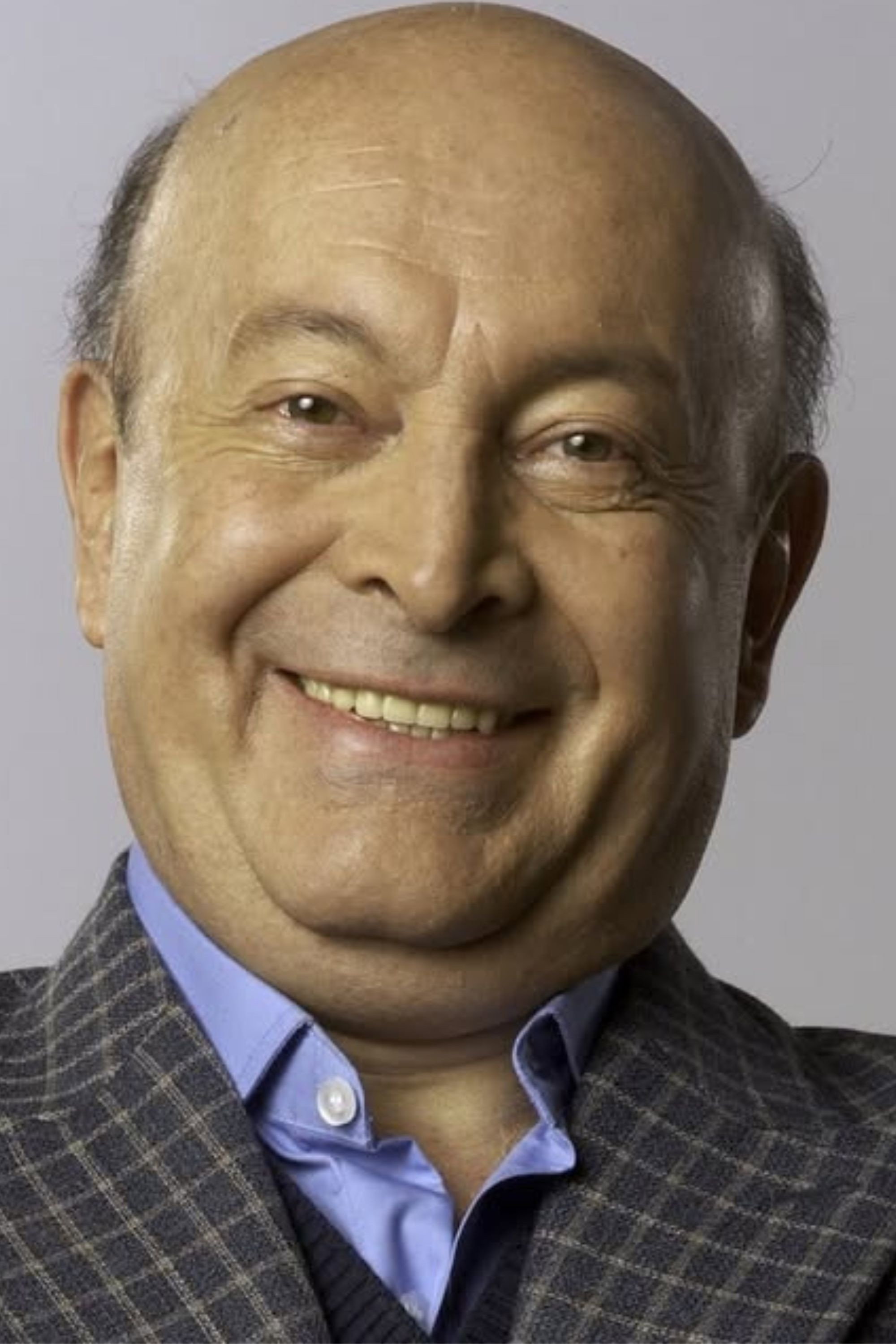 Carlos Barbosa as Carlos Vargas in Me amarás bajo la lluvia