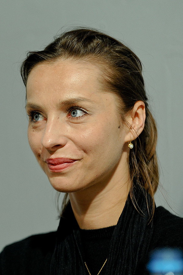 Kamila Wojciechowicz as Ważniak's Wife (segments "Mebel", "Kobieta o dwóch sercach") in Neighborhooders