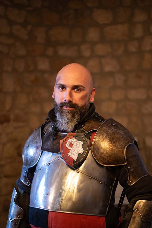 Daniel López Benítez as Royal Guard #2 in Dungeons & Therapies