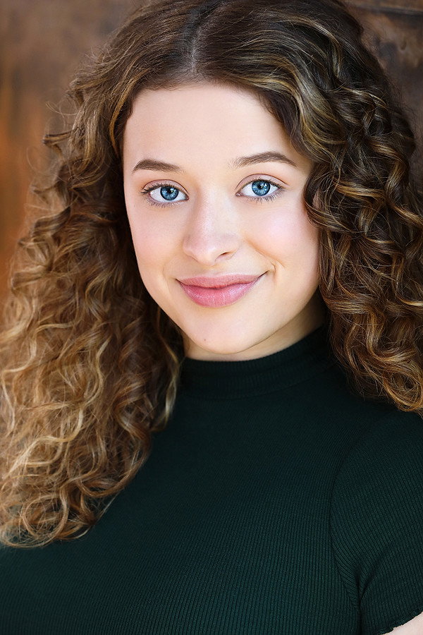 Addison Holley as Dana McNab in Baxter