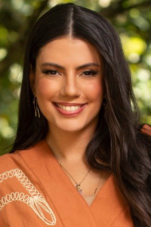 Fernanda Bande as Self - Host in Na Cama com Pitanda