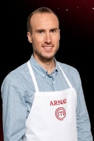 Arnau Paris as Self - Host in Joc de cartes