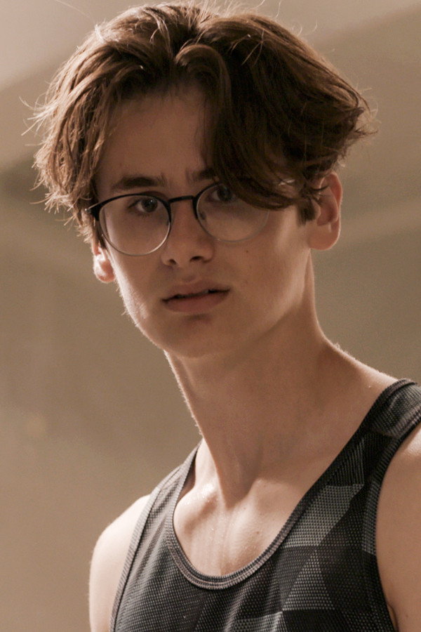 Oliver Tikotzki as Magnus in Klassens Perfekte Jul