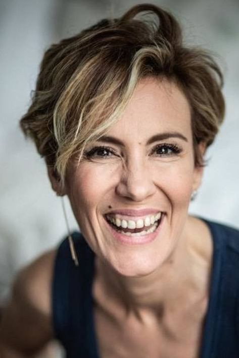 Noémie de Lattre as Maître Delage in Diana Boss