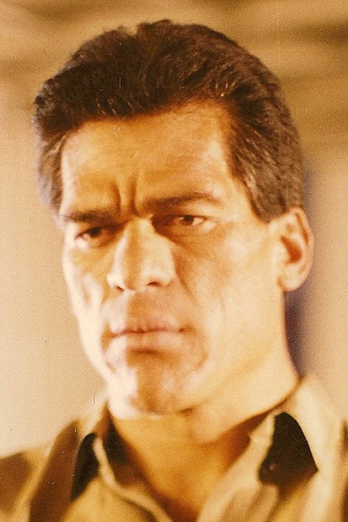 Agustín Bernal as Julian Hijo in Los Dos Rivales