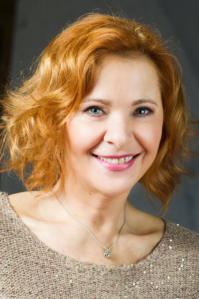 Kamila Magálová as (segment "Sova") in O mužoch, ženách a deťoch
