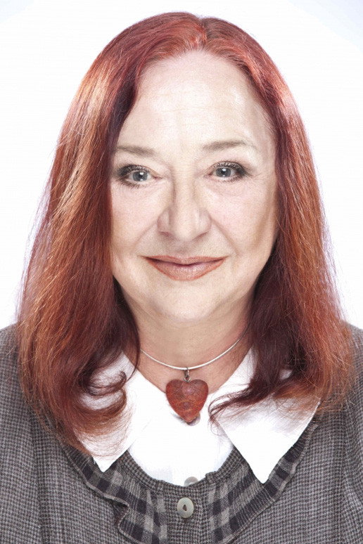 Ludmila Molínová as Beáta Pipasíková in Hrobári