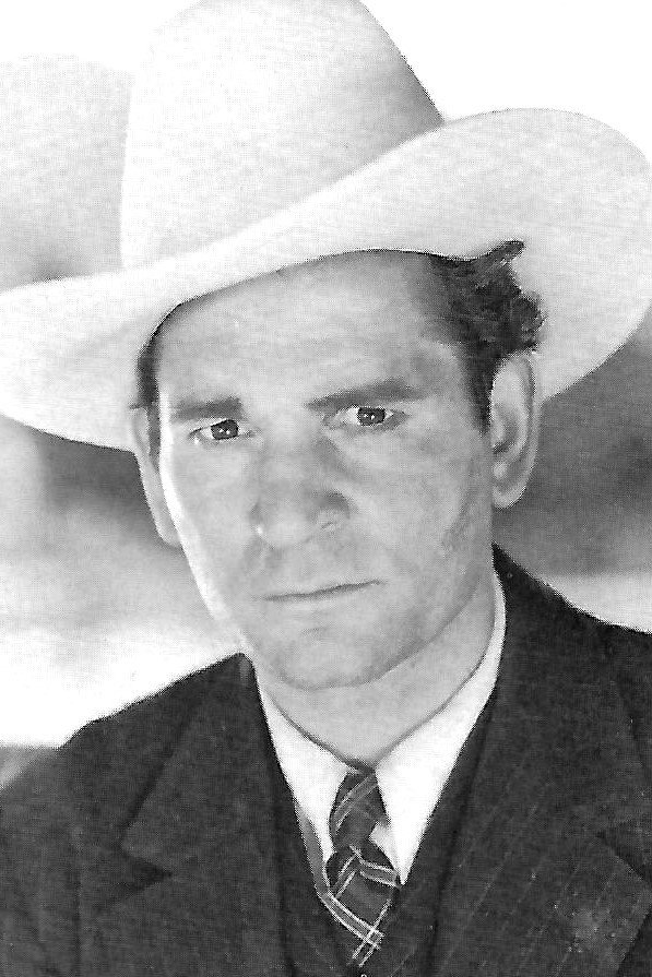 Yakima Canutt as Link in The Heart of a Texan