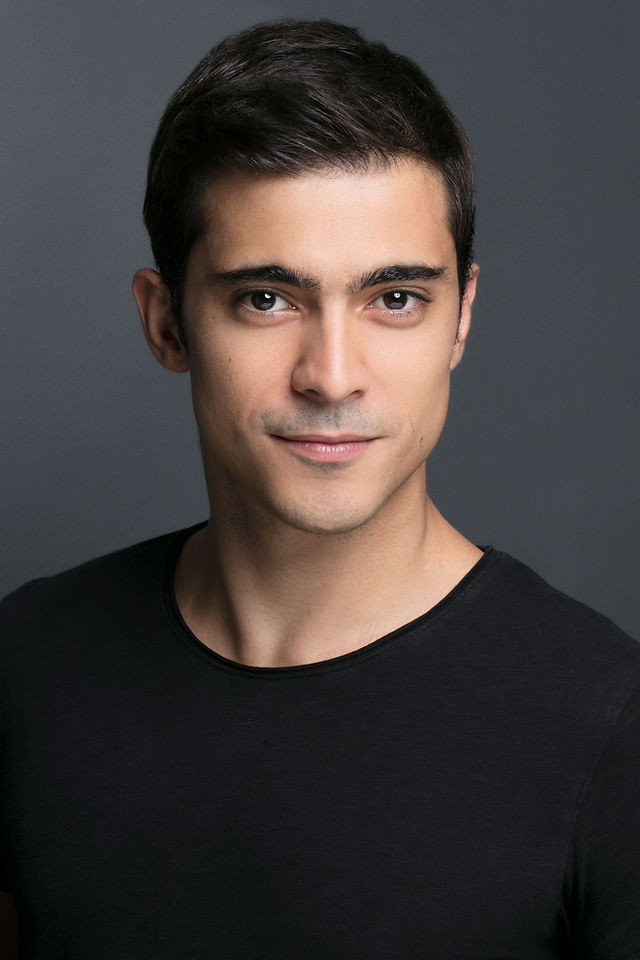 Doğaç Yıldız as Efe Soydan in İki Aile