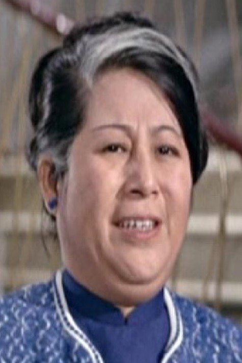 吳燕 as Master Sze's Wife in Spooky Kookies