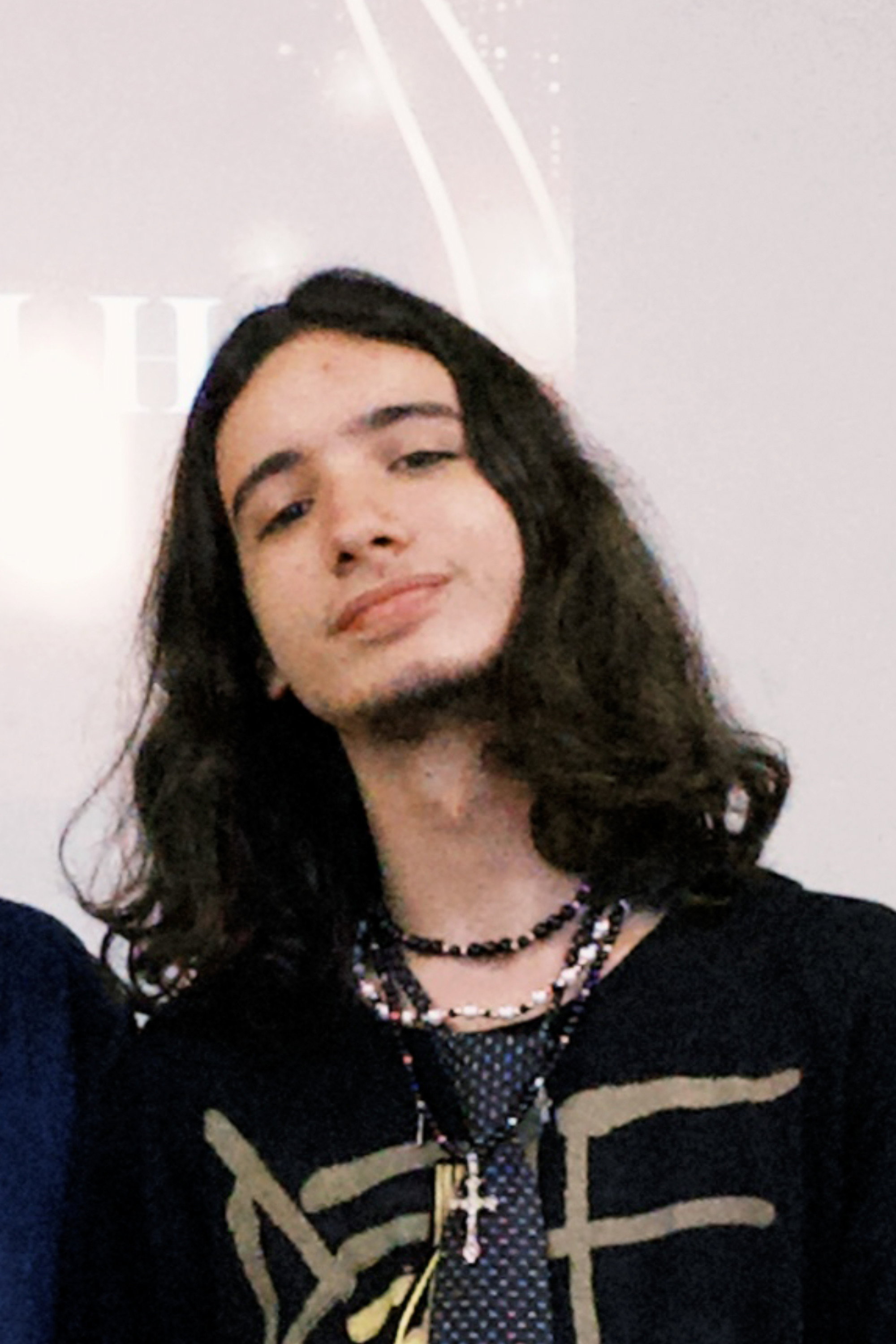 Adam Fragoso as O Neto in A Última Xícara