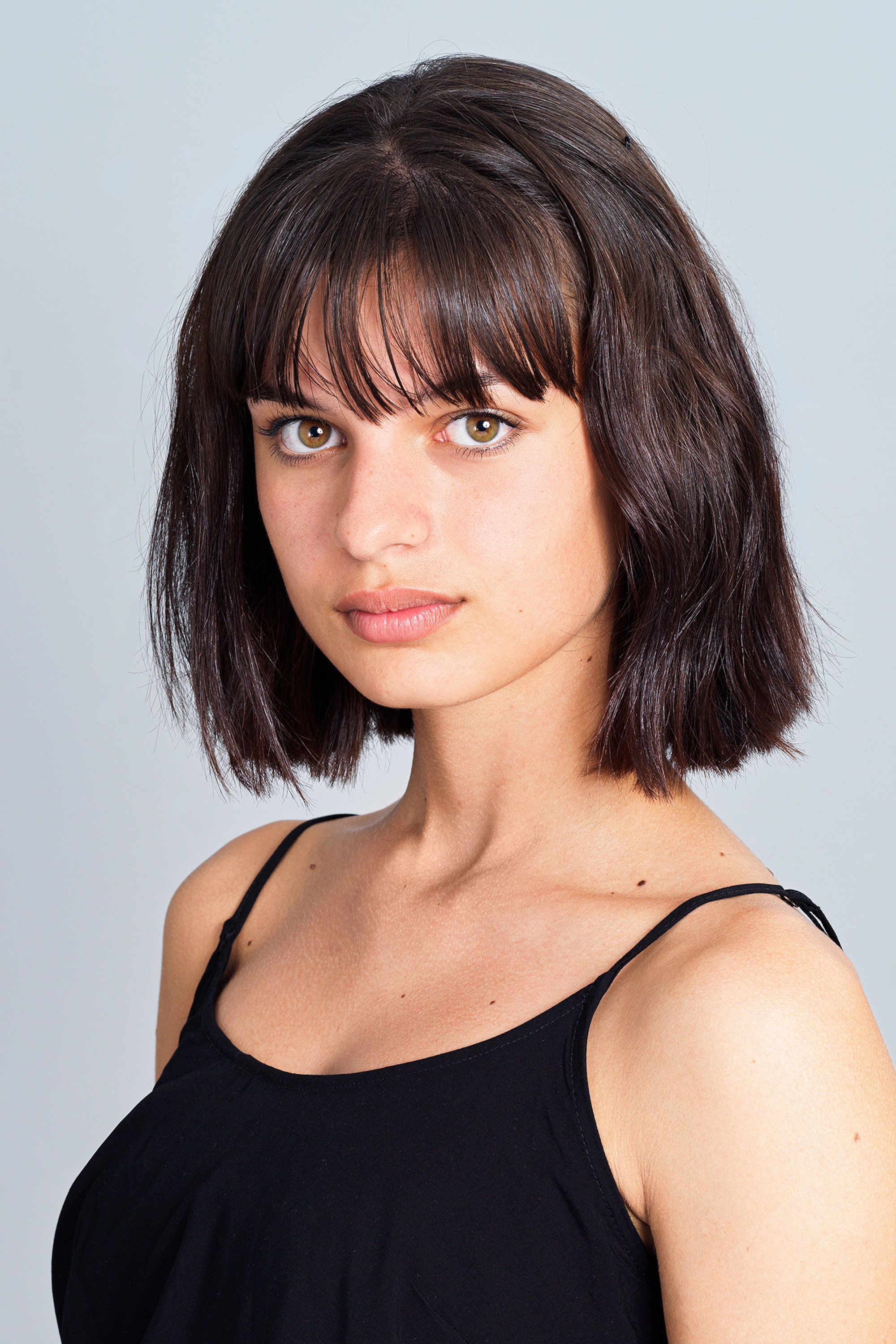 Sofía Oria as Carmen (joven) in Frena.