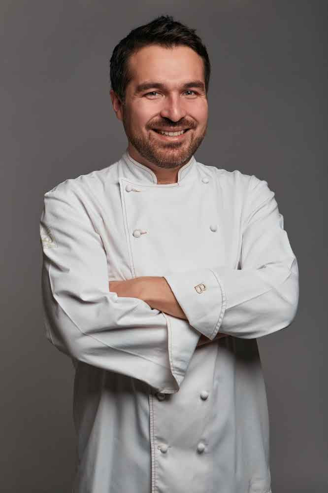 Giacomo Bocchio as Self/Judge in El Gran Chef Famosos