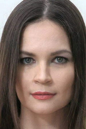 Оксана Семёнова as Operations Officer in Elena