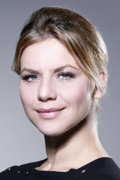 Ana Begić as Krčmarica in Outsiders