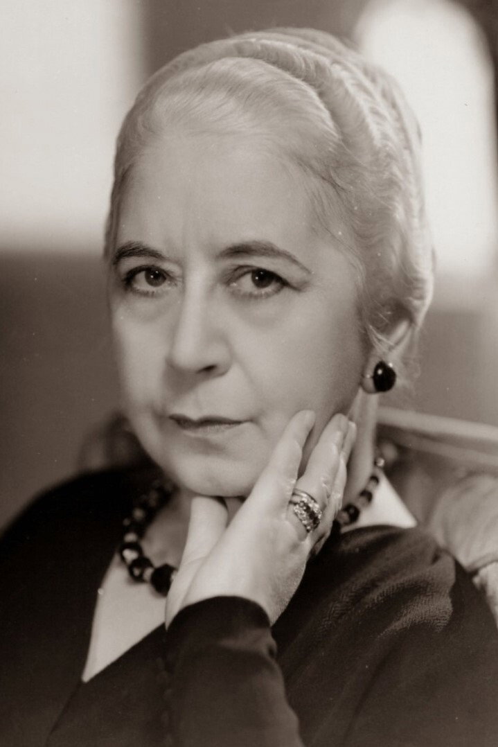 Louise Closser Hale as Cora Sabbot in Paris